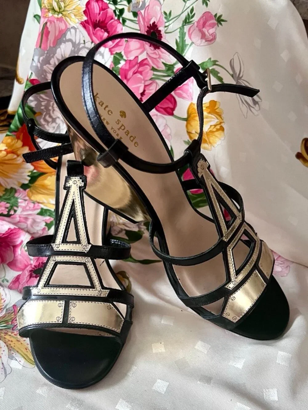 KATE SPADE DESIGNER “EIFFEL TOWER” BLACK & METALLIC GOLD WITH GOLD WEDGE HEELS - Picture 6 of 8